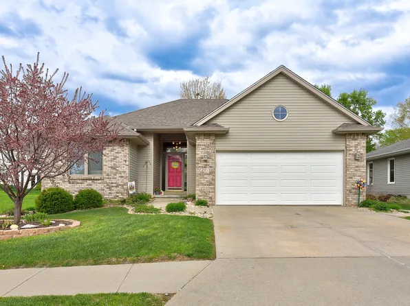 201 Woodcliff Cir, Council Bluffs, IA 51503