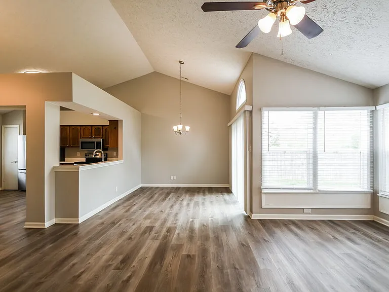 5453 Vicksburg Dr — Photo 5