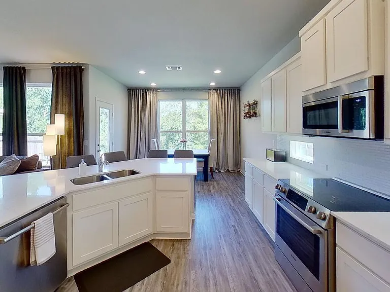 10005 Dalliance Ln — Photo 3