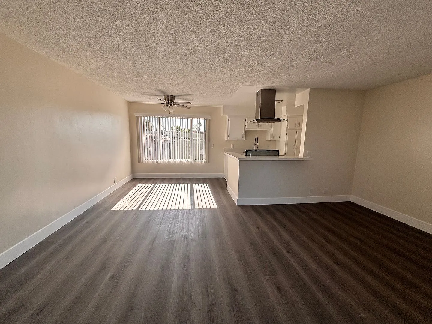 1600 N Stanton Pl — Photo 2