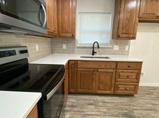 702 S Wilhite St, Cleburne, TX 76031