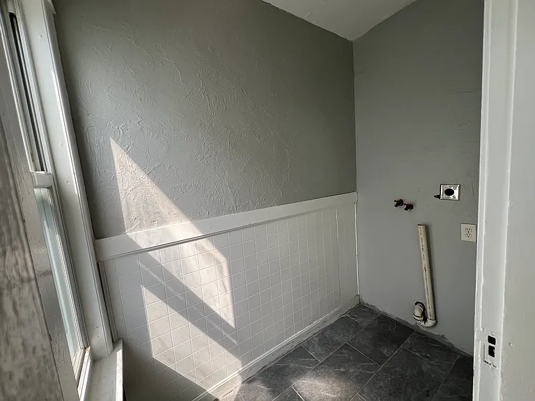 9 1/2 Bourne St #2 — Photo 13