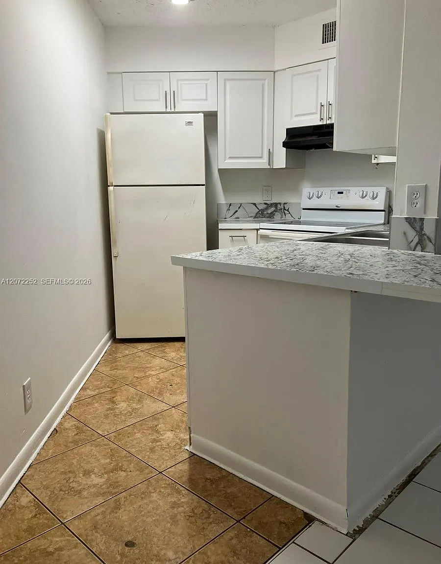 213 Lake Pointe Dr — Photo 2