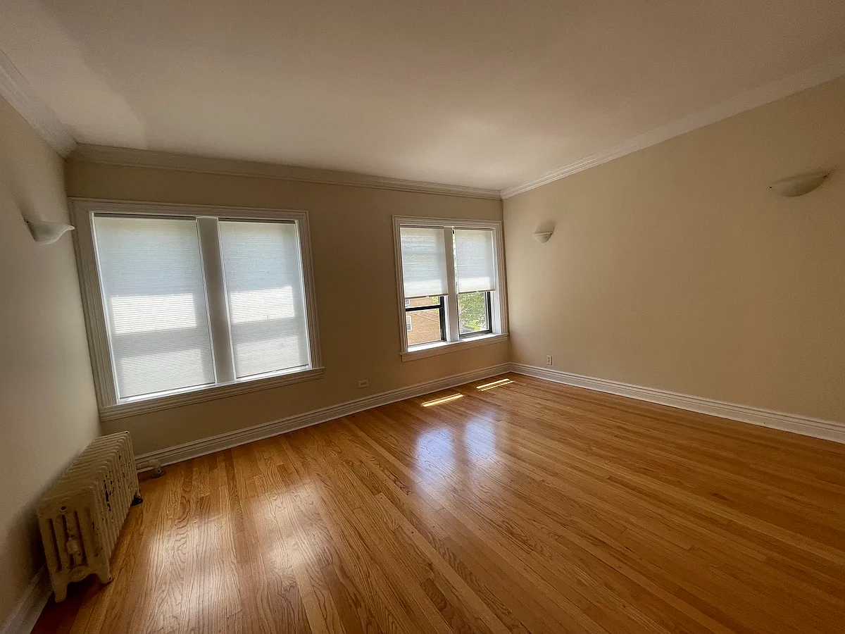 Building Photo - 4442 W Gunnison St #2