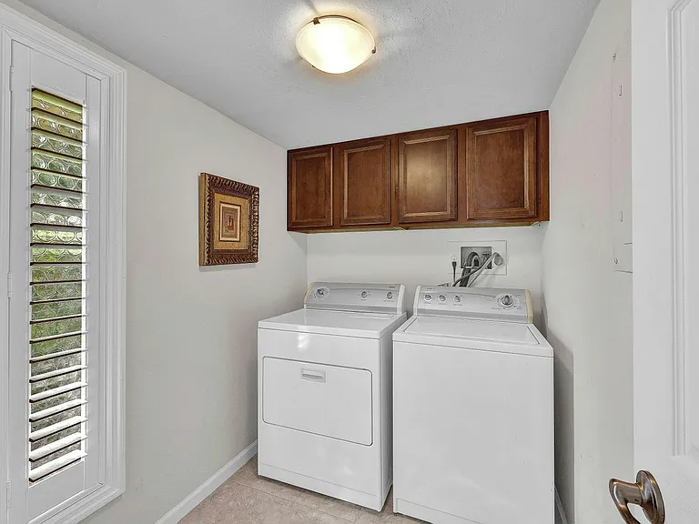 4280 Island Cir #A — Photo 7