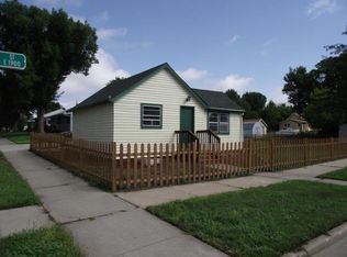 1902 E Humboldt St, Pierre, SD 57501