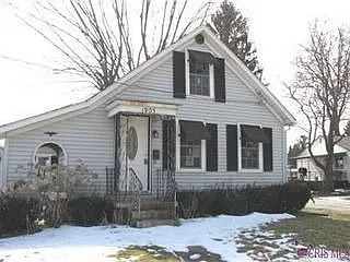 1903 Tremont Ave SW photo 1