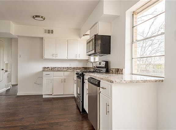 4th image of 5125 Roberta Dr