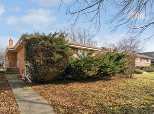 8955 Forestview Rd, Evanston, IL 60203