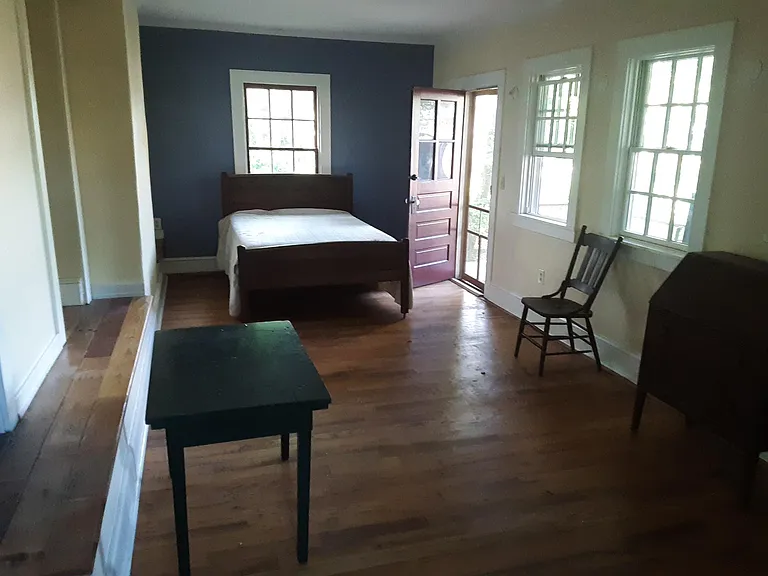 37 1/2 Elizabeth Pl — Photo 2