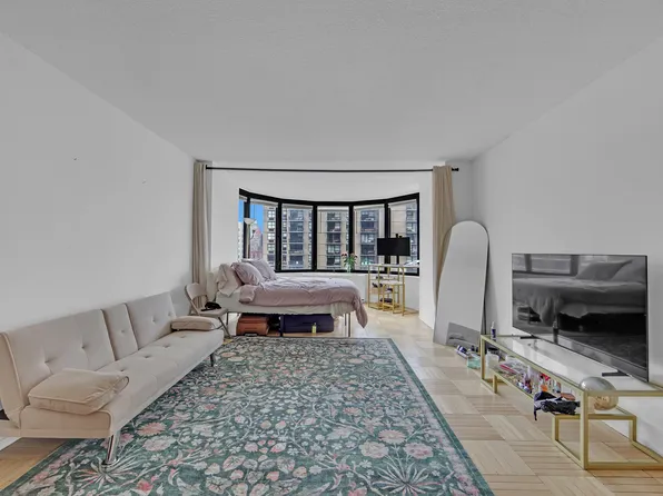 330 East 38th Street image 1 of 11