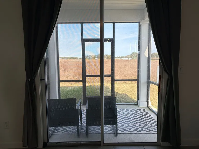 Screened In Lanai/Backyard