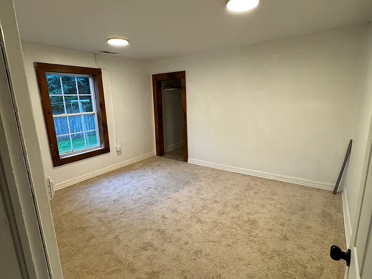 123 S Main Ave — Photo 5