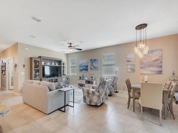 2543 Crowned Eagle Cir SW, Vero Beach, FL 32962