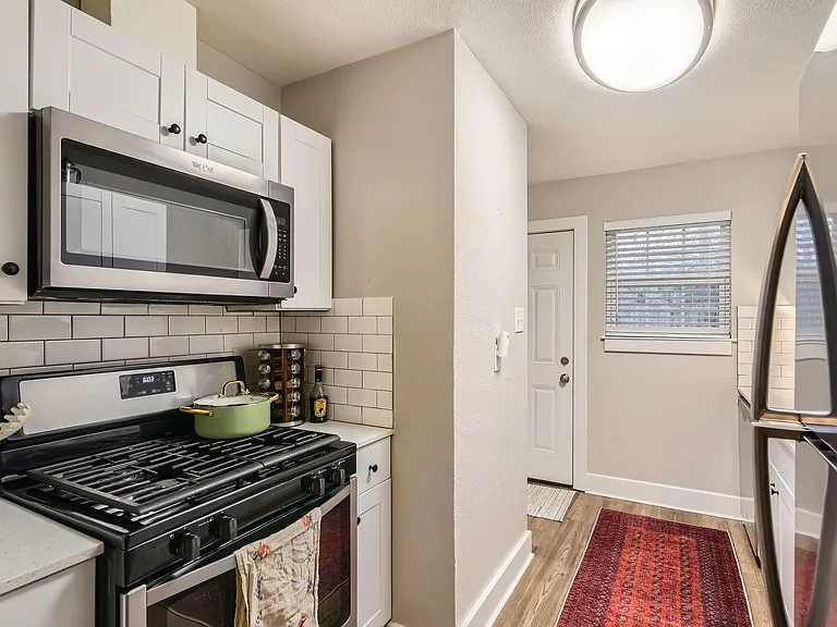 6108 Calmar Cv #B — Photo 13