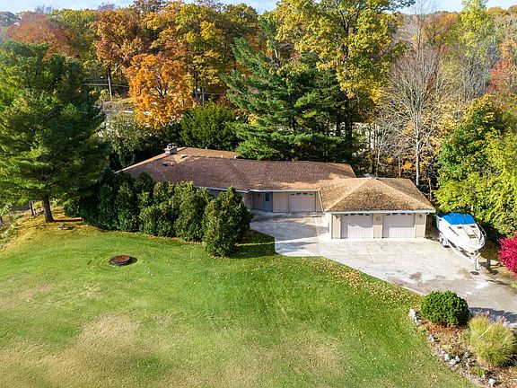 3rd image of 16236 Highland Dr