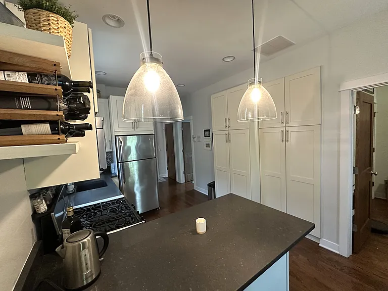 2030 W Churchill St #1R — Photo 4