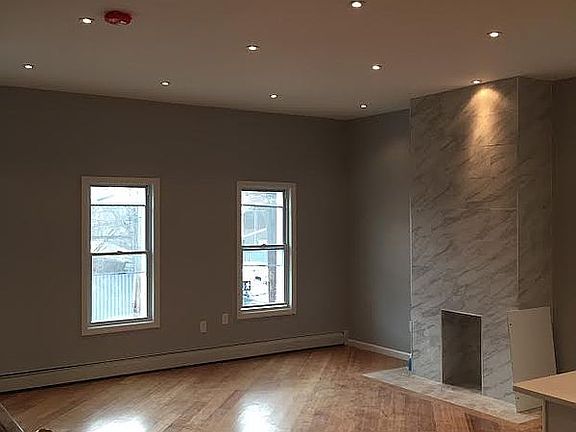 5th image of 9204 Avenue
