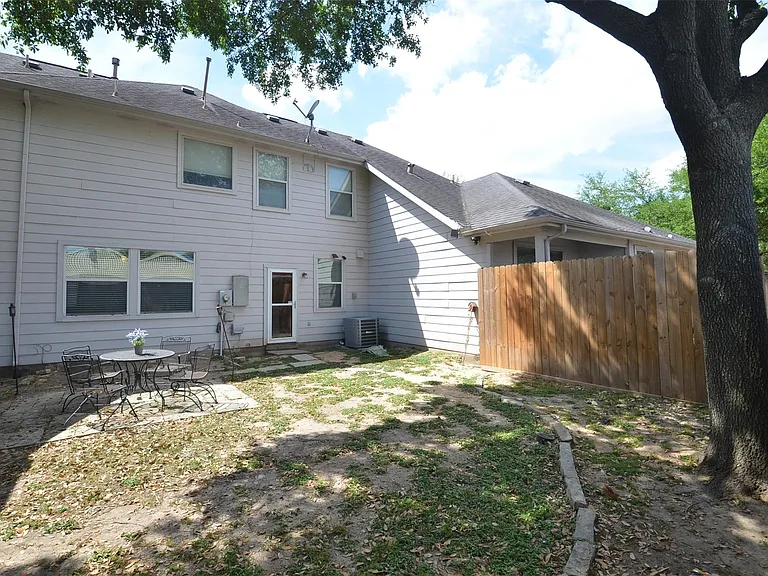 2911 Meadowglen Cv — Photo 49