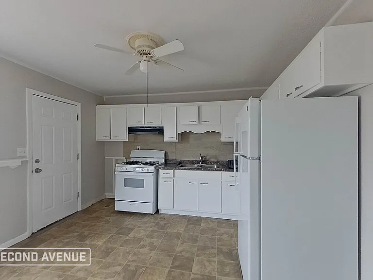 689 Lucille Dr — Photo 7