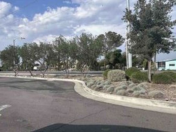 Exterior Neighborhood (street photo)