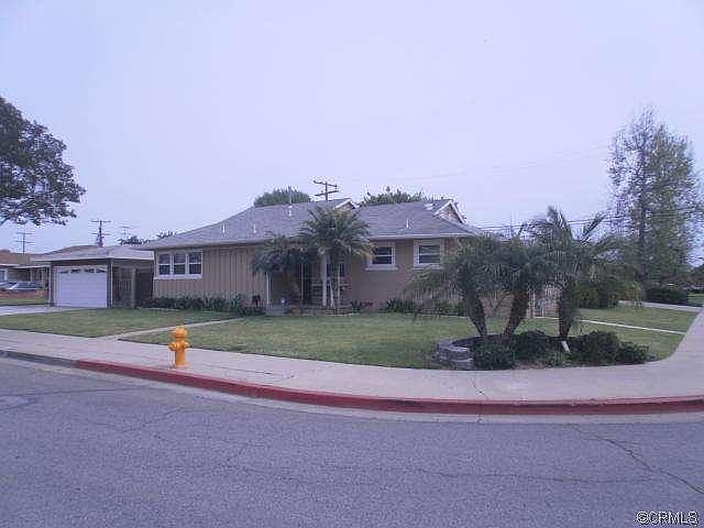 1st image of 1526 E Redwood Ave