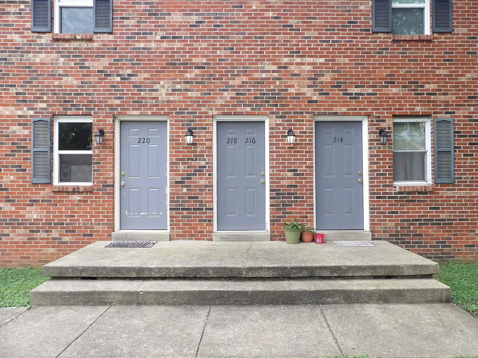 2 bed, 1.0 bath, 950 sqft, $975 — Photo 2