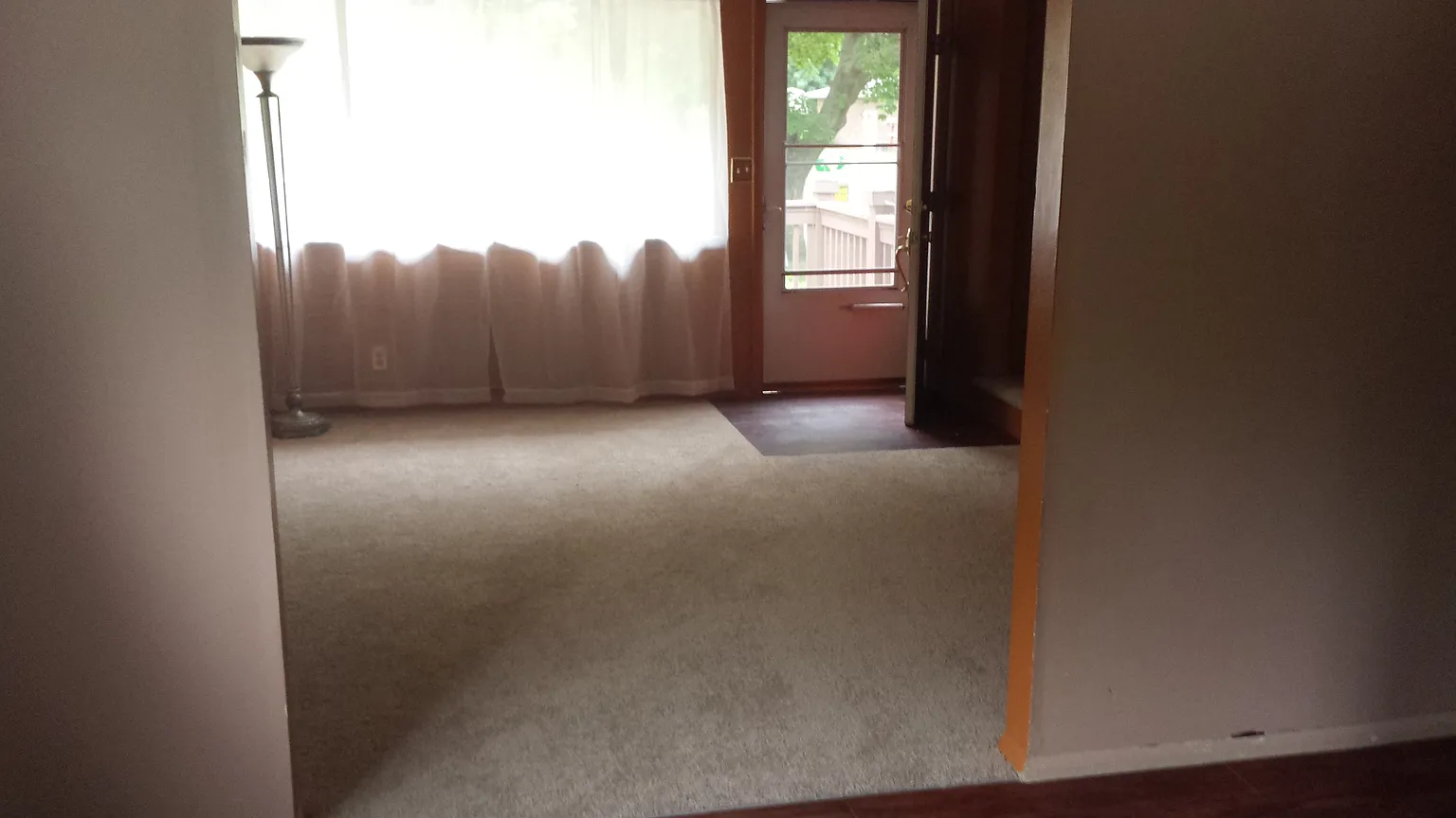 970 Burbank Ave photo 1
