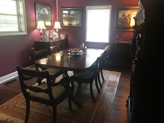 3rd image of 306 Miller Cir