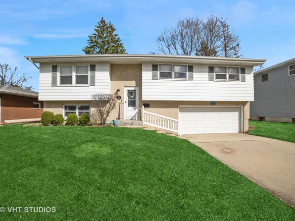 226 Fairview Dr, St Charles, IL 60174