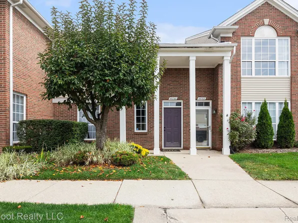 45760 Warwick Dr, Macomb, MI 48044