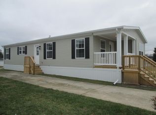 97 Dunhill Dr, Whitmore Lake, MI 48189