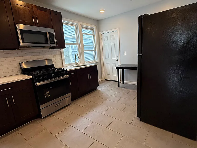 537 S Clinton St #1 — Photo 4