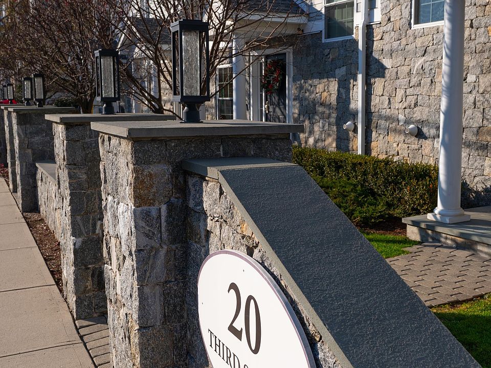 Front entry way to Unit 3