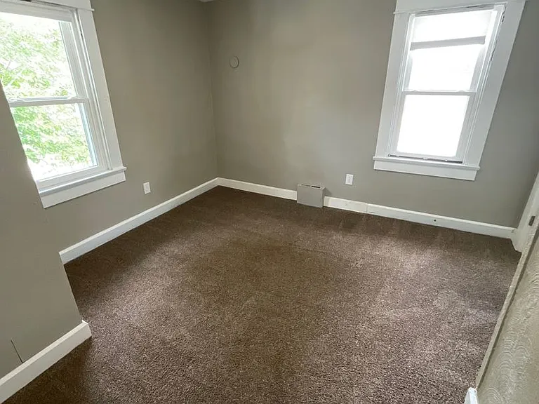 407 N Dunn St — Photo 17