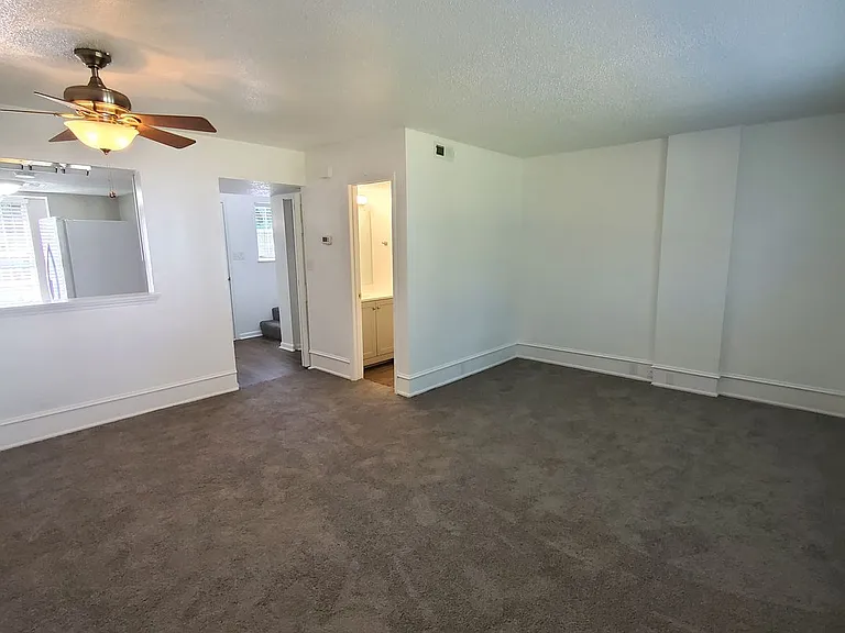 18 Somerset Pkwy — Photo 4