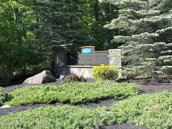 139 Wedgewood Dr, Hawley, PA 18428
