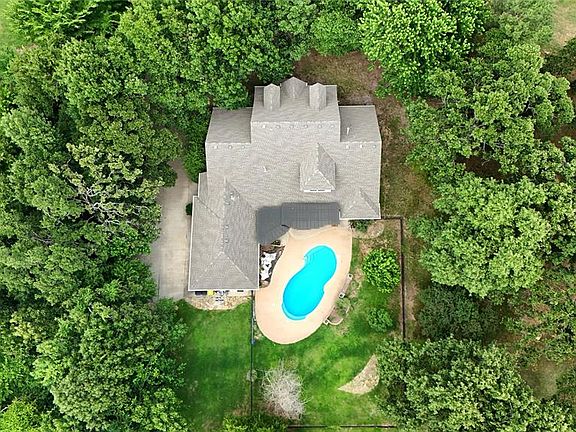 2nd image of 16316 Cobblestone Cir
