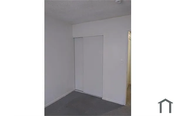 Building Photo - 1400 E Mesquite Ave #3