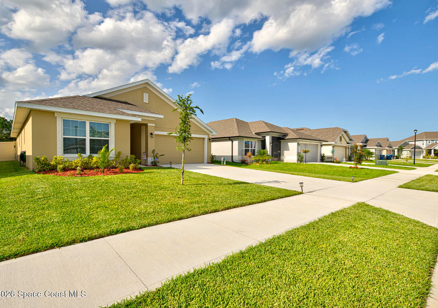 3 bed, 2.0 bath, 1720 sqft, $2,300 — Photo 3
