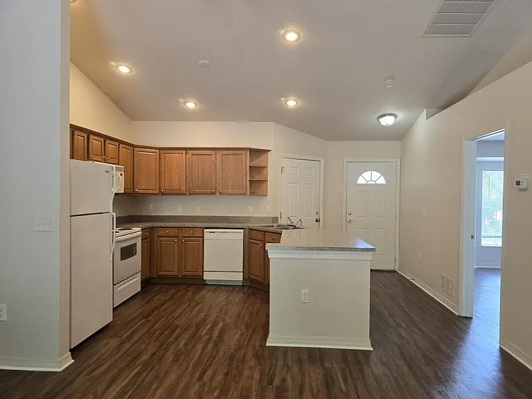 1344 London Ave — Photo 3