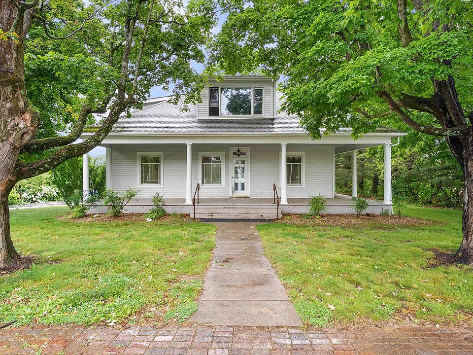 1st image of 104 Junkin St