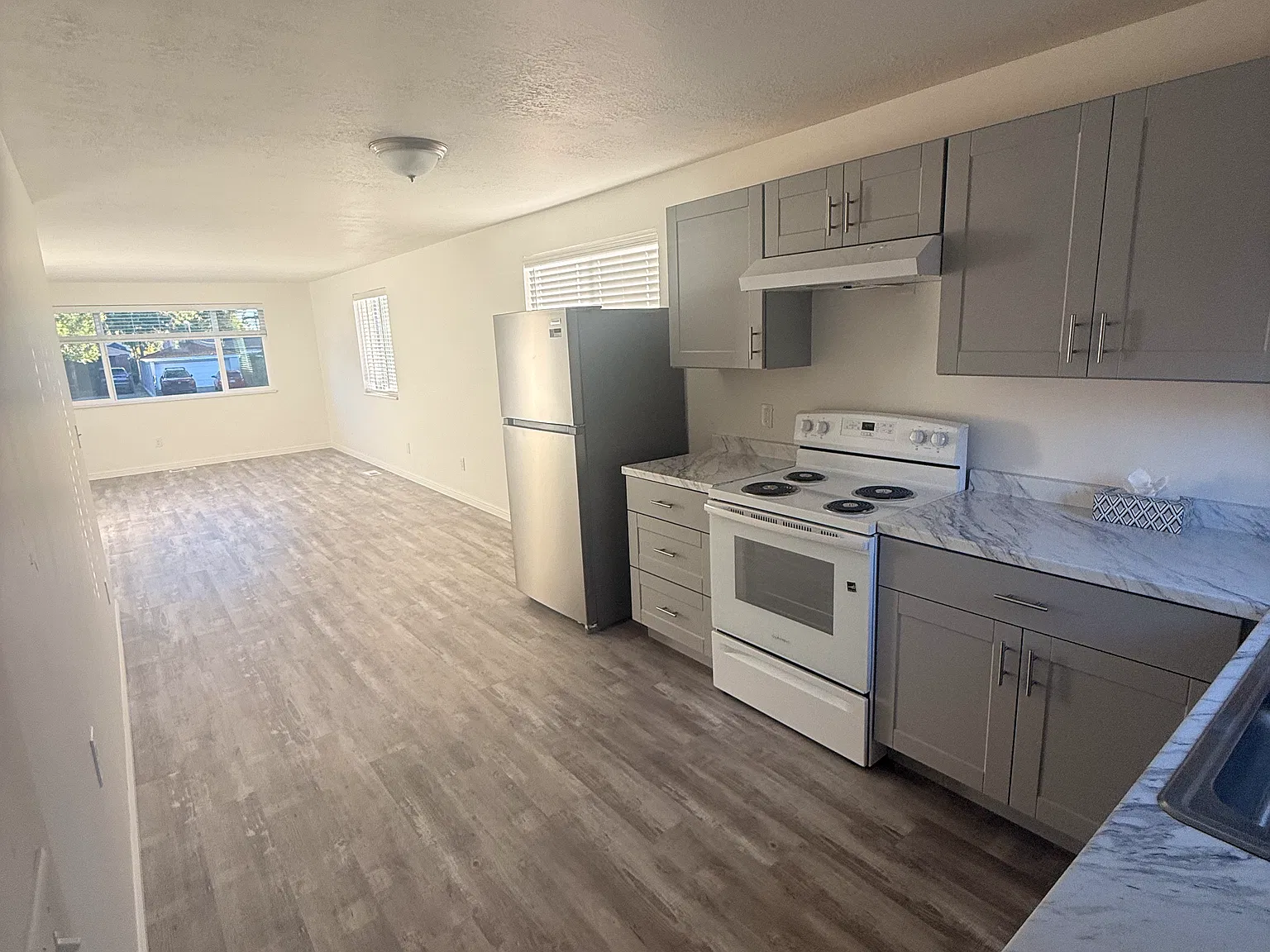 4 bed, 2.0 bath, 1600 sqft, $2,800 — Photo 3