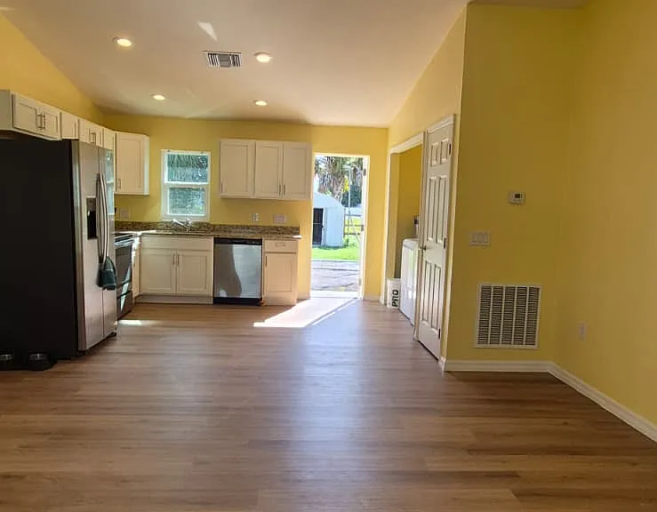 1529 Jay Ter — Photo 2