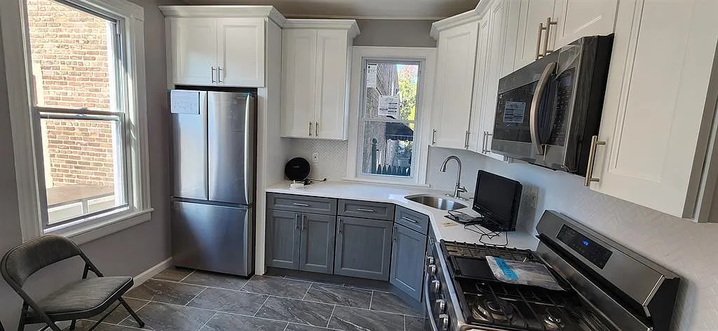 3 bed, 1.0 bath, $2,250 — Photo 2