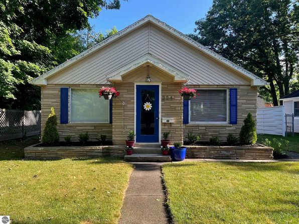 224 W 16th St