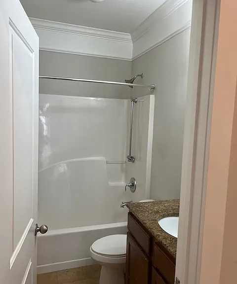 large, bright bathroom with tub/shower combo