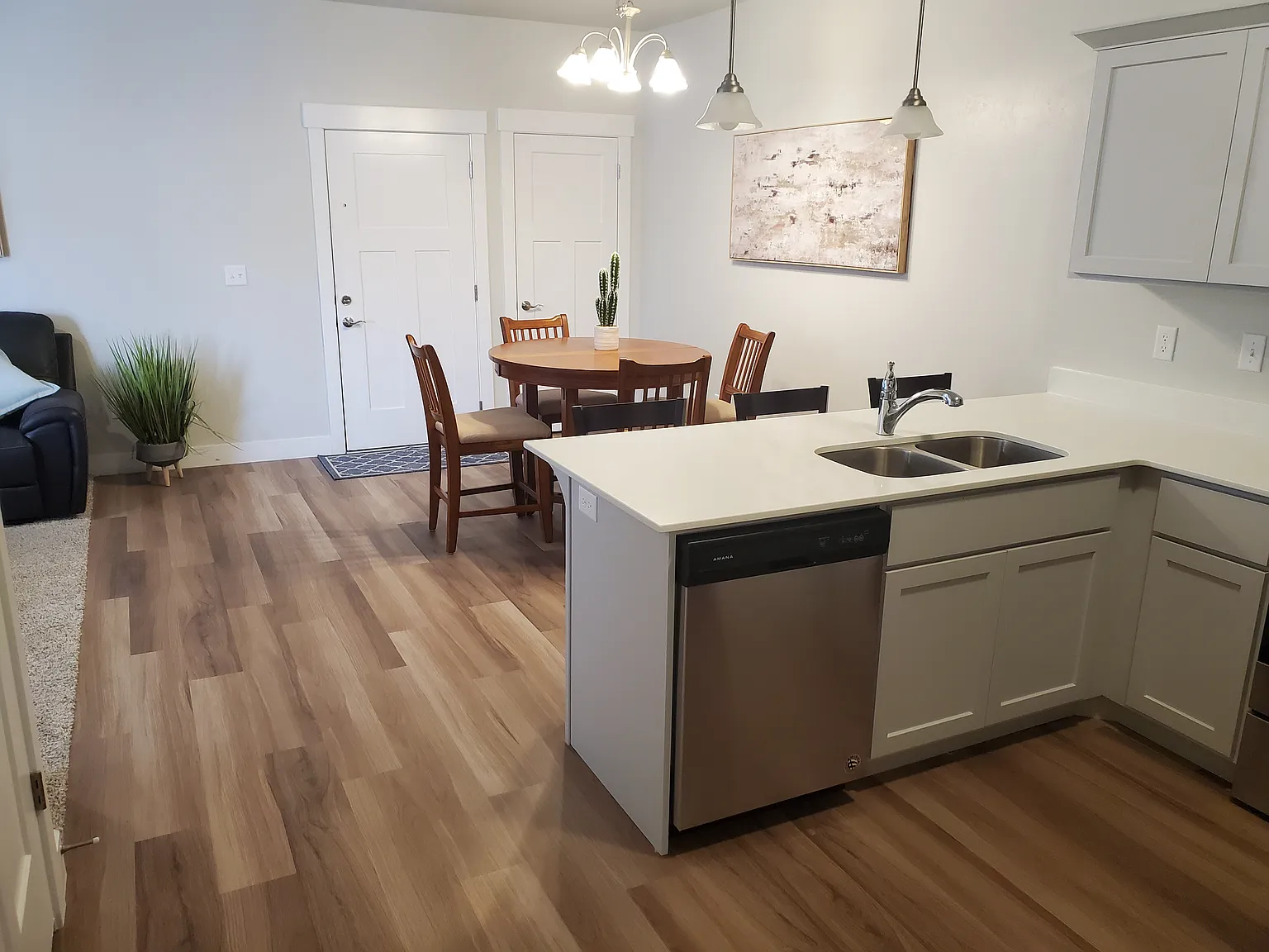 3 bed, 1200 sqft, $1,995 — Photo 2
