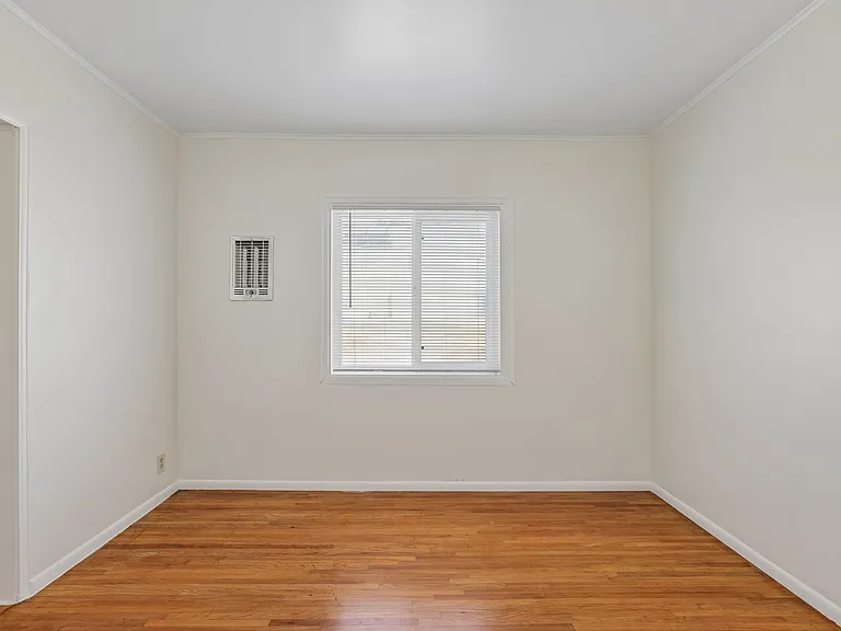2214 Euclid St — Photo 4