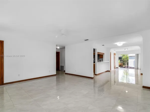 9085 SW 157th St, Palmetto Bay, FL 33157